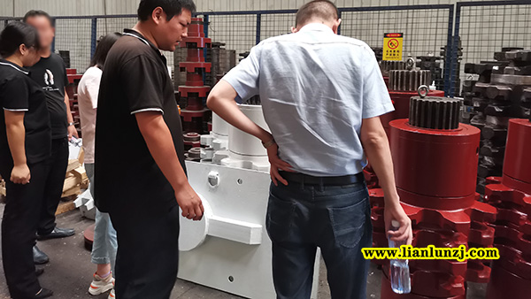 貴陽彭總開展刮板機配件業務，來我廠考察參觀！